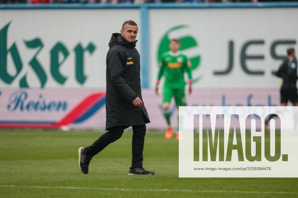 Trainer Mersed Selimbegovic (Regensburg) ; GER, FC Hansa Rostock vs. SSV Jahn Regensburg, Fussball, 2. Bundesliga, 31. Spieltag, Spielzeit 2022 2023, 06.05..2023, DFL REGULATIONS PROHIBIT ANY USE OF PHOTOGRAPHS AS IMAGE SEQUENCES AND OR QUASI-VIDEO, GER, FC Hansa Rostock vs. SSV Jahn Regensburg, Fussball, 2. Bundesliga, 31. Spieltag, Spielzeit 2022 2023, 06.05..2023 Rostock