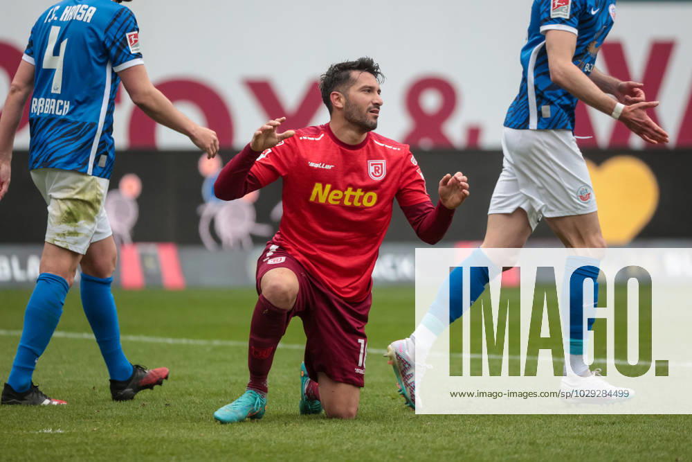 Frust, Enttaeuschung, Zorn bei Aygün Yildirim (Regensburg) ; GER, FC Hansa Rostock vs. SSV Jahn Regensburg, Fussball, 2. Bundesliga, 31. Spieltag, Spielzeit 2022 2023, 06.05..2023, DFL REGULATIONS PROHIBIT ANY USE OF PHOTOGRAPHS AS IMAGE SEQUENCES AND OR QUASI-VIDEO, GER, FC Hansa Rostock vs. SSV Jahn Regensburg, Fussball, 2. Bundesliga, 31. Spieltag, Spielzeit 2022 2023, 06.05..2023 Rostock