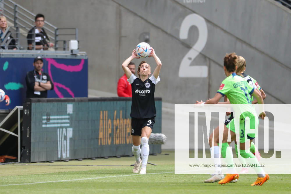 Sophia Kleinherne (Eintracht Frankfurt, 4), Felicitas Rauch (VFL Wolfsburg, 13), GER, Eintracht Frankfurt vs. VFL Wolfsburg, Fussball, 1. Frauen Bundesliga, 20.Spieltag, Spielzeit 2022 2023, 14.05.2023 (DFL DFBB REGULATIONS PROBHIT ANY USE OF PHOTOGRAPHERS as IMAGE SEQUENCES and or QUASI-VIDEO ) GER, Eintracht Frankfurt vs. VFL Wolfsburg, Fussball, 1. Frauen Bundesliga, 20.Spieltag, Spielzeit 2022 2023, 14.05.2023 Frankfurt