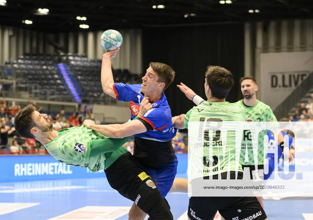 V.l. Marko KOPLJAR (B), Frederik LADEFOGED (BHC), Hans LINDBERG (B) Aktion, Zweikampf, Handball 1. Bundesliga, 30. Spieltag, Bergischer HC (BHC) - Fuechse Berlin (B), am 14.05.2023 in Duesseldorf Deutschland. ÂÂ
