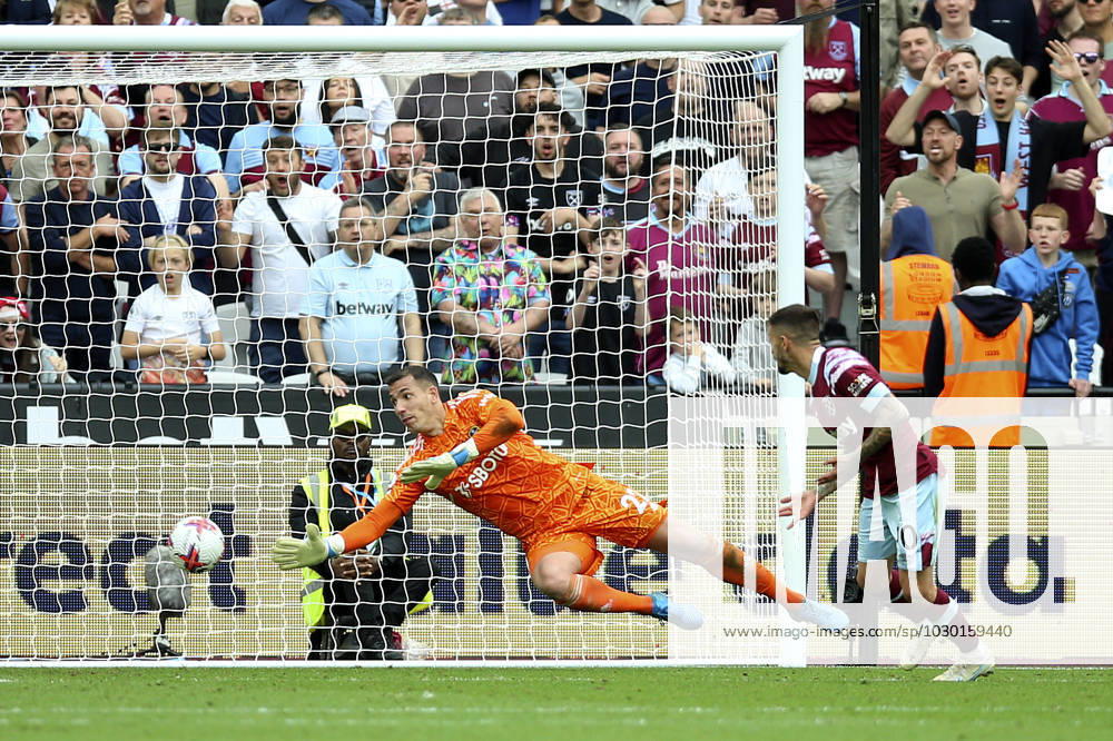 West Ham United v Leeds United - Premier League Manuel Lanzini of West Ham United scores 3rd goal past Joel Robles, Goalkeeper of Leeds United during the Premier League match between West Ham United and Leeds United at London Stadium on May 21, 2023 in London, England. London London Stadium England United Kingdom