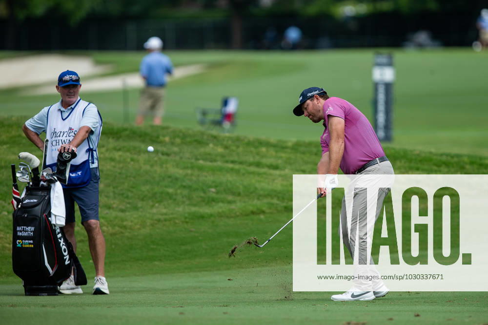 FORTH WORTH, TX - MAY 25: Matt NeSmith of United States hits his second shot on hole 3 during the first round of the Charles Schwab Challenge on May 24, 2023, at Colonial Country Club in Fort Worth, Texas. (Photo by Aric Becker Icon Sportswire) GOLF: MAY 25 PGA, Golf Herren - Charles Schwab Challenge Icon230525132