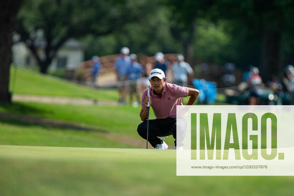 FORTH WORTH, TX - MAY 25: Collin Morikawa of United States lines up his putt on hole 18 during the first round of the Charles Schwab Challenge on May 24, 2023, at Colonial Country Club in Fort Worth, Texas. (Photo by Aric Becker Icon Sportswire) GOLF: MAY 25 PGA, Golf Herren - Charles Schwab Challenge Icon230525160