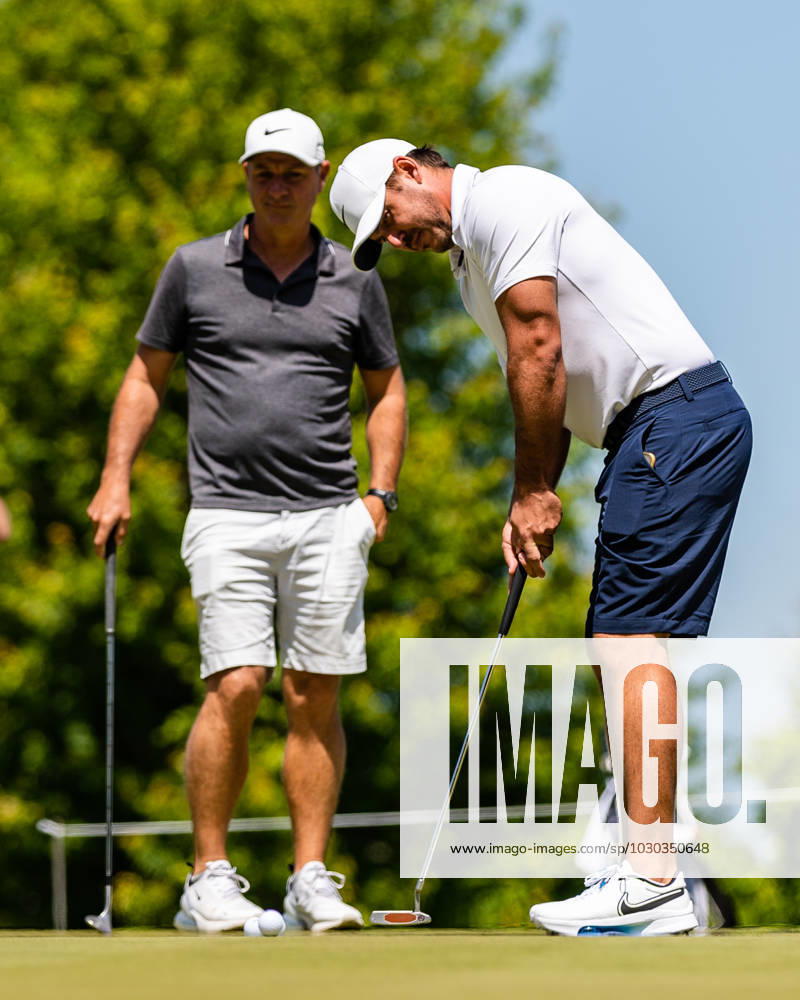 BROOKS KOEPKA practices putting before the first round of the LIV Golf DC event at Trump National Golf Club. Potomac Falls USA - ZUMAb237 20230526_znp_b237_009