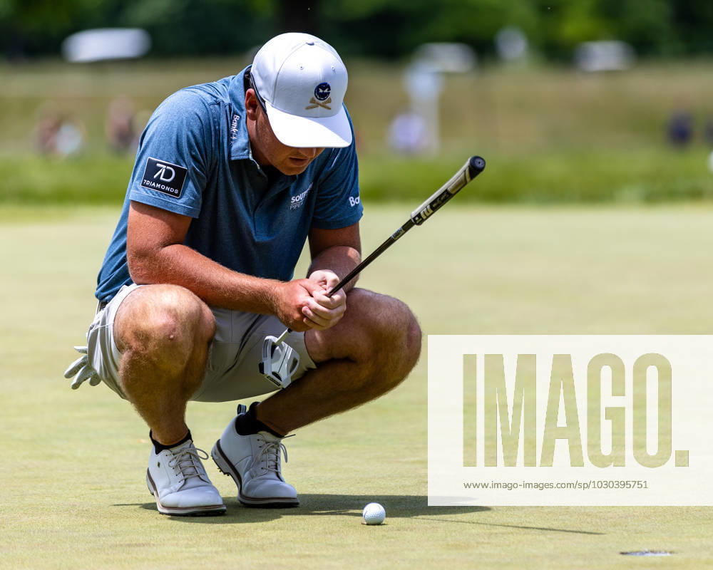 ANDY OGLETREE considers his putt on the first hole of the second round of the LIV Golf DC event at Trump National Golf Club. OGLETREE finished the first round tied for third. Potomac Falls USA - ZUMAb237 20230527_znp_b237_007