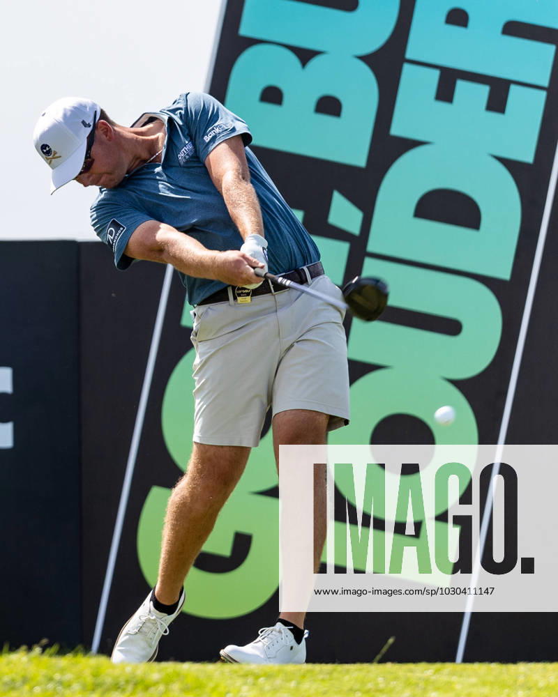 ANDY OGLETREE tees off during the second round of the LIV Golf DC event at Trump National Golf Club. Potomac Falls USA - ZUMAb237 20230527_znp_b237_032