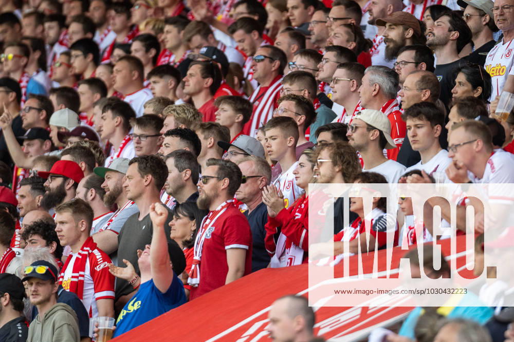 Fans und Zuschauer von Regensburg, GER, SSV Jahn Regensburg vs. FC Heidenheim, Fussball, 2. Bundesliga, 34. Spieltag, Spielzeit 2022 2023, 28.05.2023, Eibner-Pressefoto Sascha Walther GER, SSV Jahn Regensburg vs. FC Heidenheim, Fussball, 2. Bundesliga, 34. Spieltag, Spielzeit 2022 2023, 28.05.2023 Regensburg