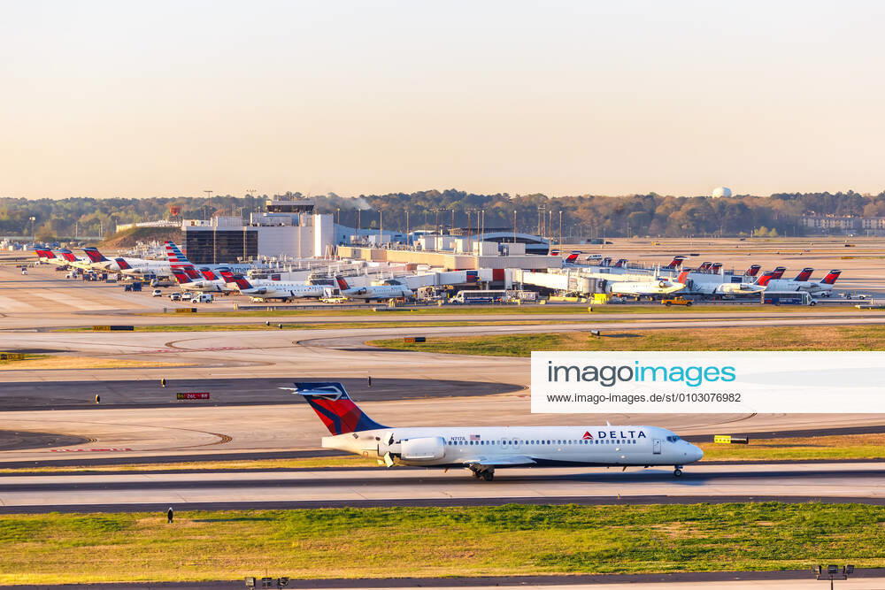 Atlanta, Vereinigte Staaten - 3. April 2019: Ein Boeing 717-200 Flugzeug der Delta Air Lines mit dem Kennzeichen N717JL auf dem Flughafen Atlanta (ATL) in den Vereinigten Staaten.