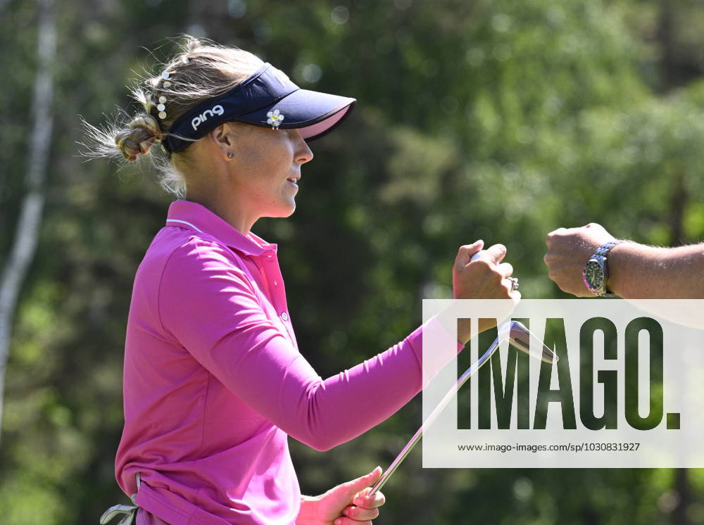 STOCKHOLM 20230611 Elin Arvidsson efter att ha sänkt en birdieputt pa fjärde halet under sista rundan i Europatourtävlingen Scandinavian Mixed pa Ullna golfbana. STOCKHOLM SVERIGE