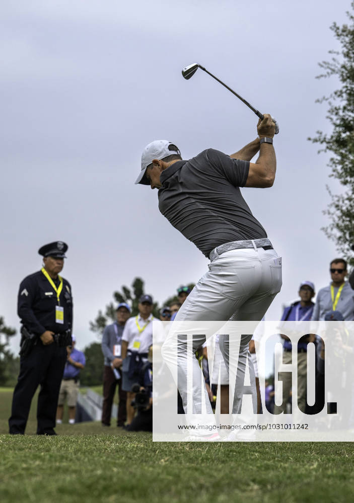 Golfer Rory Mcllroy hits out of the rough during the 1st round of the 2023 US Open on June 13 at the Los Angeles Country Club. Los Angeles USA - ZUMAh234 20230614_zsp_h234_007
