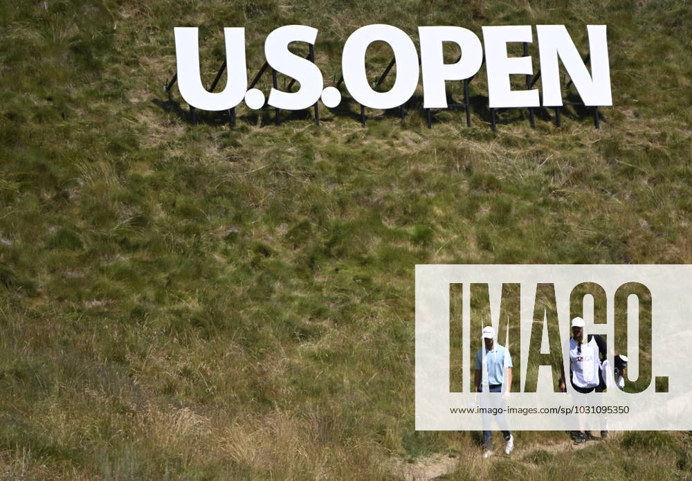 Wyndham Clark makes his way to the fourth green during the final round of the 2023 U.S. Open Golf Championship at the Los Angeles Country Club in Los Angeles, California on Sunday, June 18, 2023. LAP20230618755 ALEXxGALLARDO