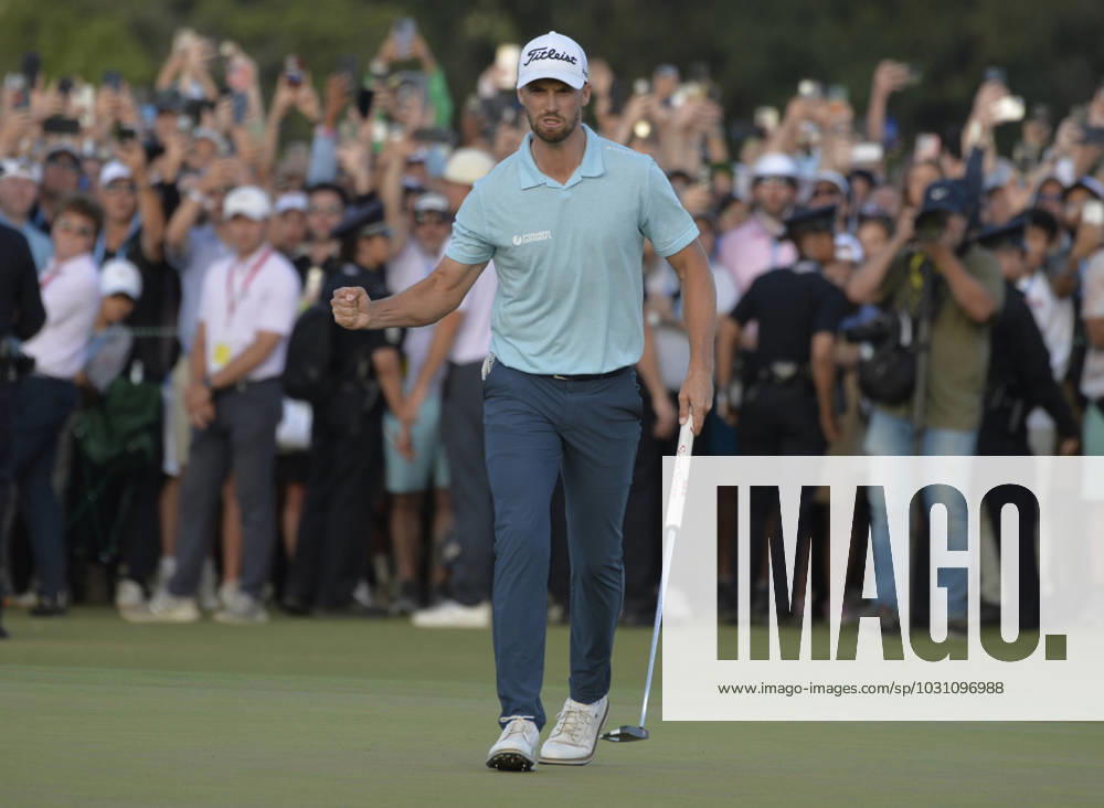 Wyndham Clark celebrates on the 18th green after winning the 2023 U.S. Open Golf Championship at the Los Angeles Country Club in Los Angeles, California on Sunday, June 18, 2023. The win is Clark s first major championship and he shot 64, 67, 69 and 70 for a 10-under-par 270. LAP20230618778 MIKExGOULDING