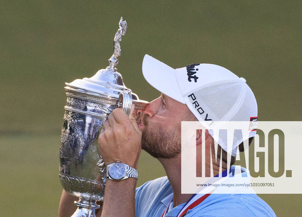 Wyndham Clark poses with his trophy after winning the Final round of the LACC 123rd U.S. Open Championship on Sunday June 18, 2023 held at the Los Angeles Country Club in Los Angeles, California. JAVIER ROJAS PI Los Angeles USA - ZUMAp124 20230618_zaa_p124_030