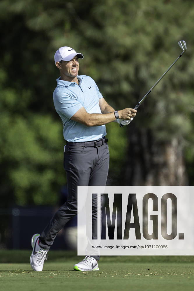 Golfer Rory Mcllroy watches an iron shot during the 4th round of the 2023 US Open on June 18 at the Los Angeles Country Club. News - June 18, 2023 - ZUMAh234 20230618_zsp_h234_006