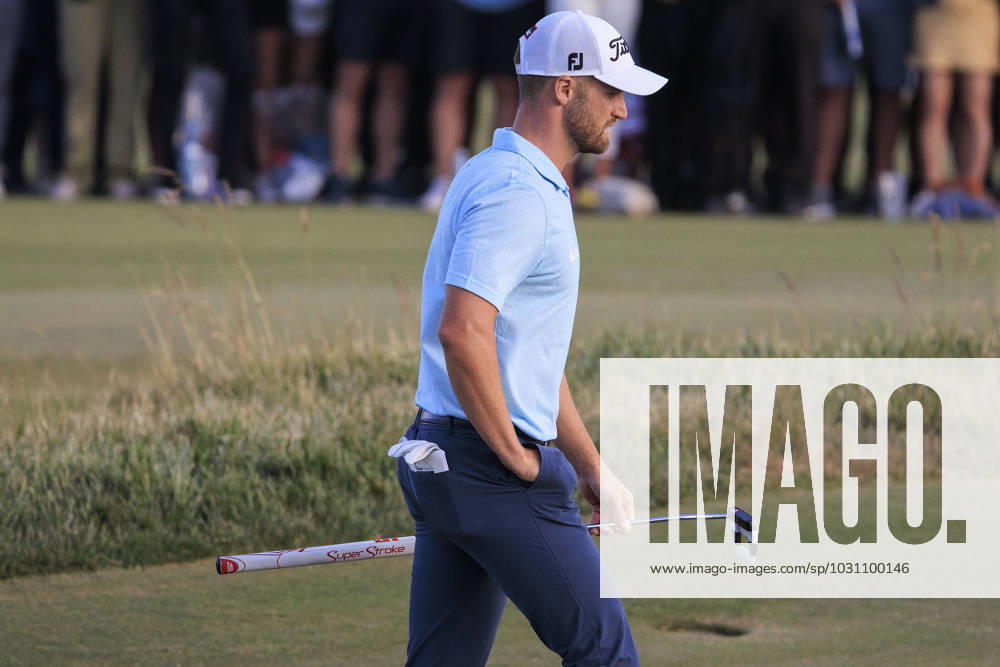 Wyndham Clark walks up to the 18th hole to putt during the Final round of the LACC 123rd U.S. Open Championship on Sunday June 18, 2023 held at the Los Angeles Country Club in Los Angeles, California. JAVIER ROJAS PI Los Angeles USA - ZUMAp124 20230619_zaa_p124_001