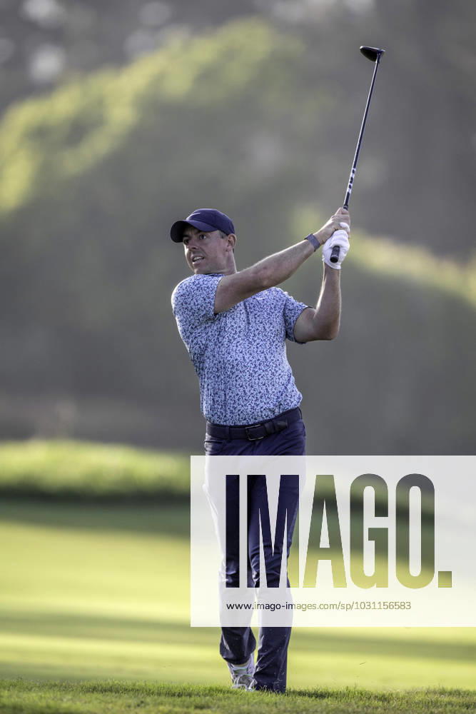 Golfer Rory Mcllroy hits a fairway wood on the 14th hole during the 4th round of the US Open on June 18, 2023. Los Angeles USA - ZUMAh234 20230617_zsp_h234_040