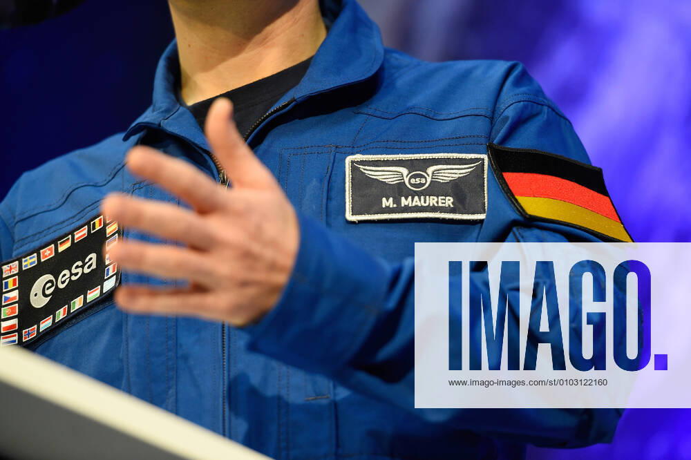 ESA Pressekonferenz, Astronaut Dr. Matthias Maurer. 02.02.2017 Darmstadt x1x ESA, Europäisches Raumfahrtkontrollzentrum - Pressekonferenz, Vorstellung des ESA-Astronauten Dr. Matthias Maurer. Im Bild (l-r): Dr. Matthias Maurer Frankfurt Frankfurt Hessen Germany