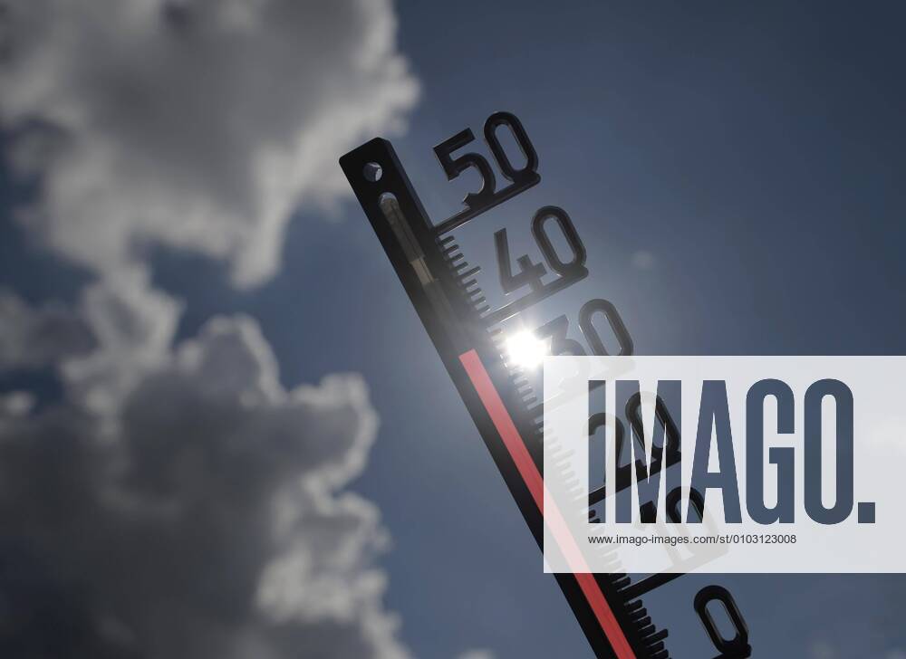 Symbolbild Hitzewelle, Thermometer in der Sonne, 38 Grad Celsius, Baden-Württemberg, Deutschland, Europa
