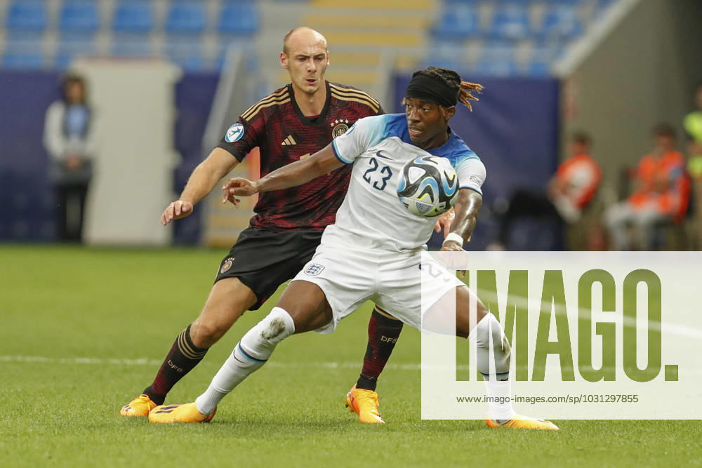 UEFA U21, U 21 EM, Deutschland - England, 3. Gruppenspiel, 28.06.2023, Batumi Noni MADUEKE ( 23, England), Henning MATRICIANI ( 14, Deutschland, FC Schalke 04), UEFA U21-Fussball-Europameisterschaft in Rumaenien und Georgien, Deutschland - England, 3. Gruppenspiel, 28.06.2023, Batumi