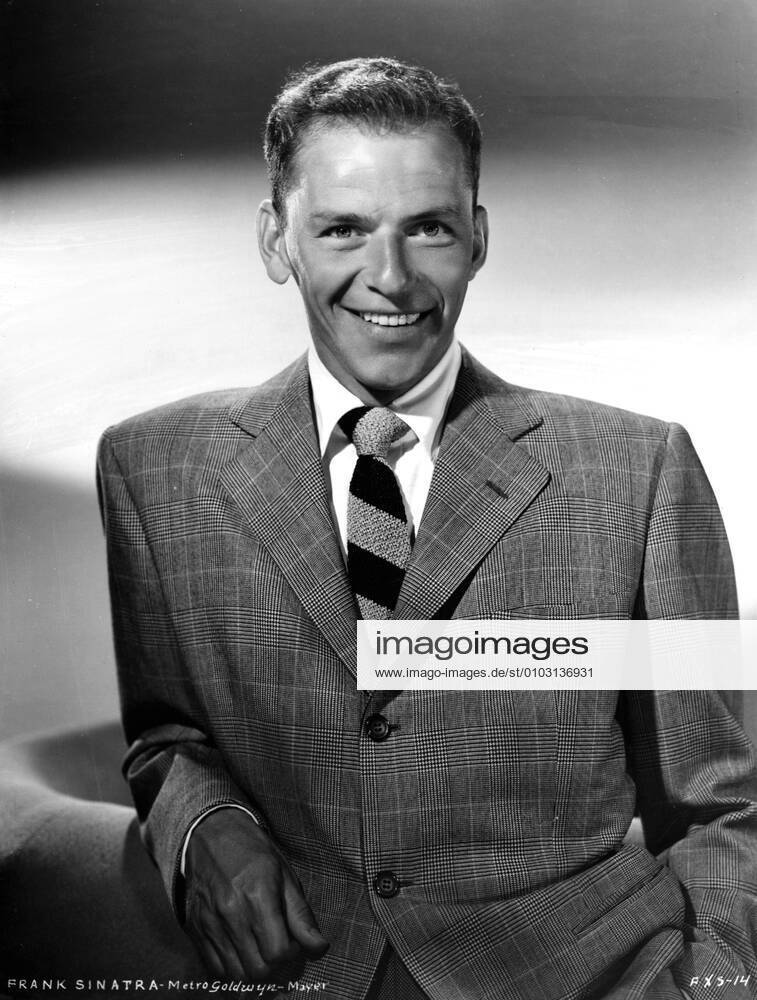 FRANK SINATRA. Strictly editorial use only in conjunction with the promotion of the film. Credit line mandatory. This image is copyright of the film company and is supplied under the terms of issue as film still. No commercial or book cover use permitted without prior consent from the film company. Mandatory credit line: Image courtesy Ronald Grant Archive Mary Evans