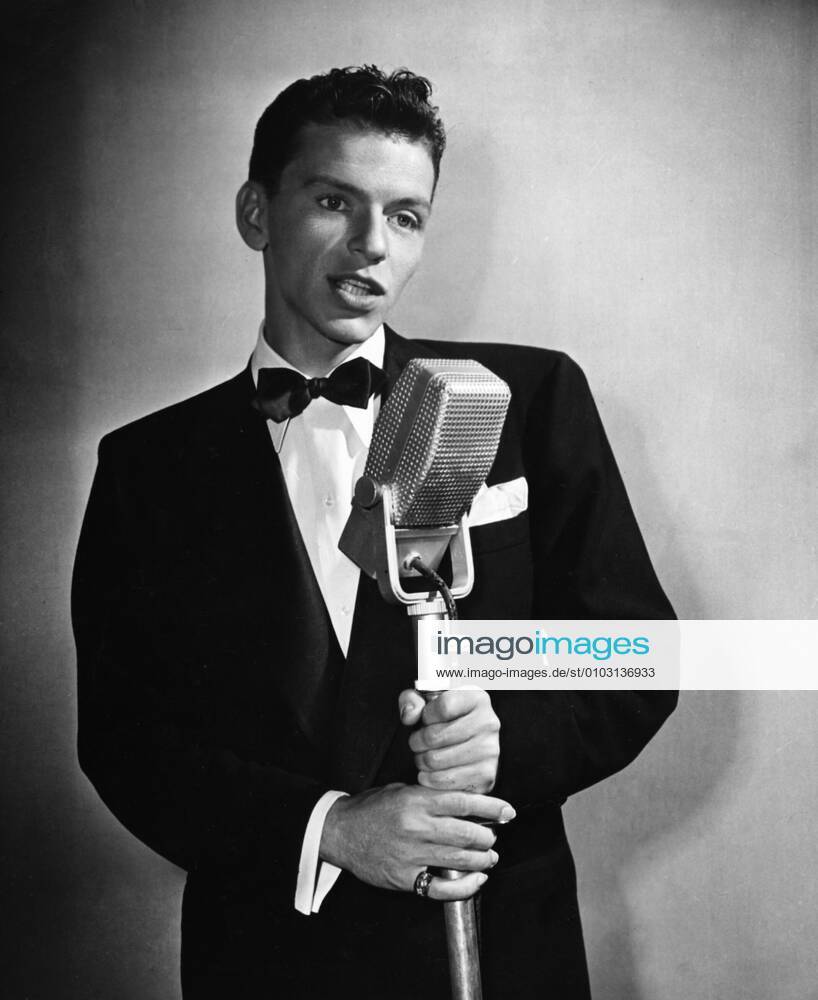 FRANK SINATRA. Strictly editorial use only in conjunction with the promotion of the film. Credit line mandatory. This image is copyright of the film company and is supplied under the terms of issue as film still. No commercial or book cover use permitted without prior consent from the film company. Mandatory credit line: Image courtesy Ronald Grant Archive Mary Evans