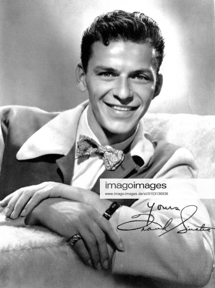 FRANK SINATRA. Strictly editorial use only in conjunction with the promotion of the film. Credit line mandatory. This image is copyright of the film company and is supplied under the terms of issue as film still. No commercial or book cover use permitted without prior consent from the film company. Mandatory credit line: Image courtesy Ronald Grant Archive Mary Evans
