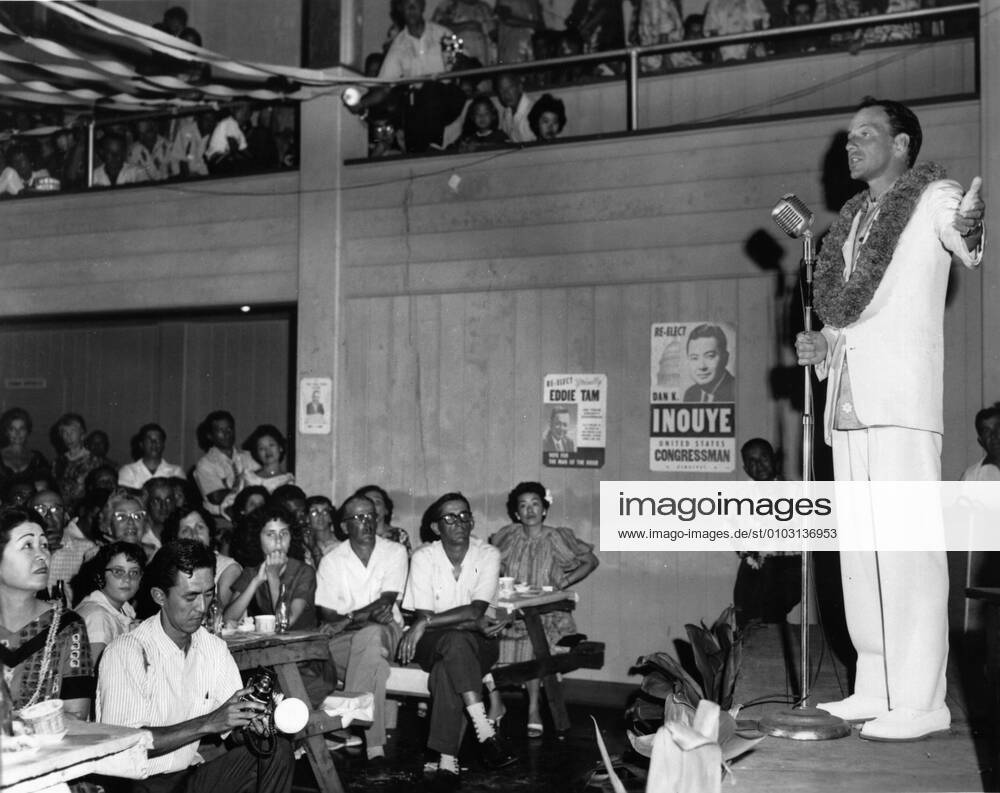 FRANK SINATRA. Strictly editorial use only in conjunction with the promotion of the film. Credit line mandatory. This image is copyright of the film company and is supplied under the terms of issue as film still. No commercial or book cover use permitted without prior consent from the film company. Mandatory credit line: Image courtesy Ronald Grant Archive Mary Evans