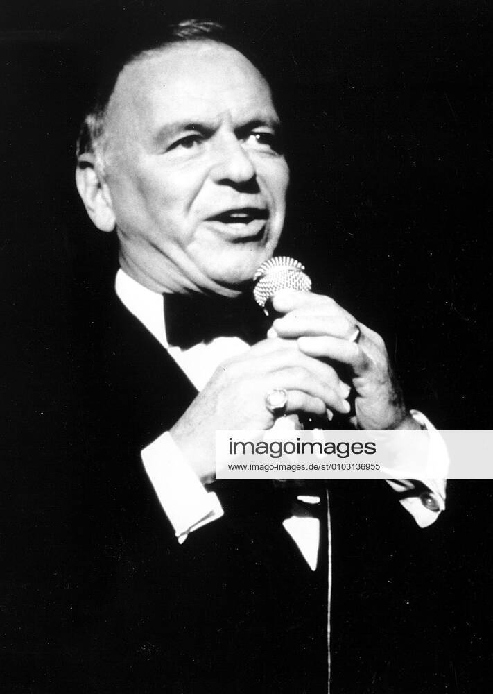 FRANK SINATRA. Strictly editorial use only in conjunction with the promotion of the film. Credit line mandatory. This image is copyright of the film company and is supplied under the terms of issue as film still. No commercial or book cover use permitted without prior consent from the film company. Mandatory credit line: Image courtesy Ronald Grant Archive Mary Evans