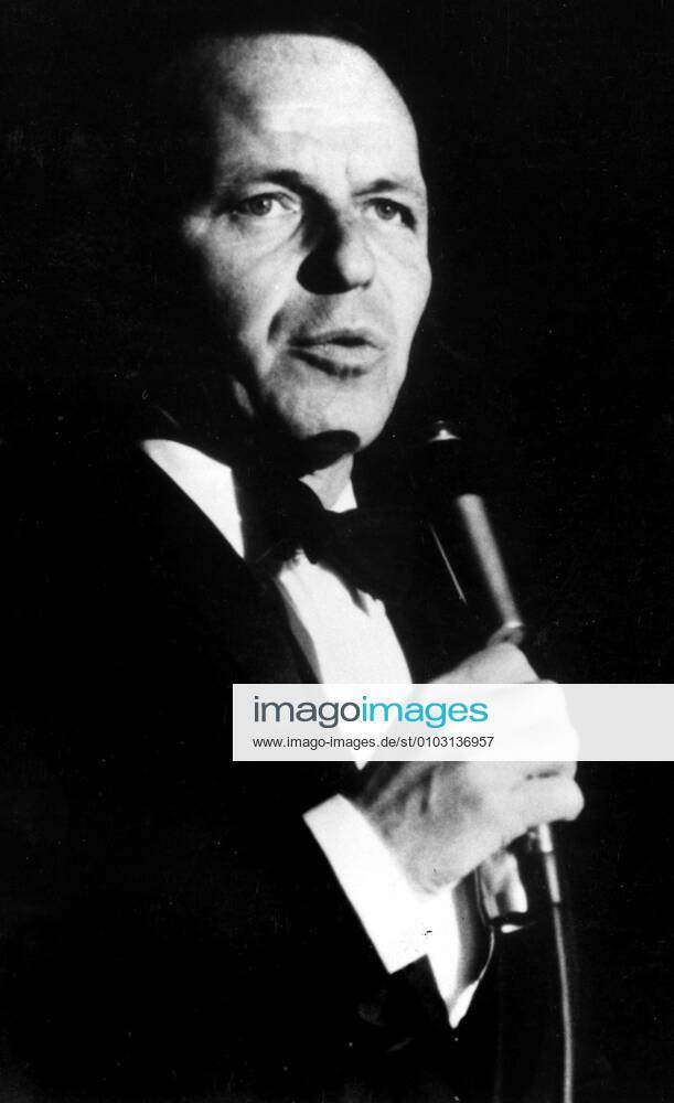 FRANK SINATRA. Strictly editorial use only in conjunction with the promotion of the film. Credit line mandatory. This image is copyright of the film company and is supplied under the terms of issue as film still. No commercial or book cover use permitted without prior consent from the film company. Mandatory credit line: Image courtesy Ronald Grant Archive Mary Evans