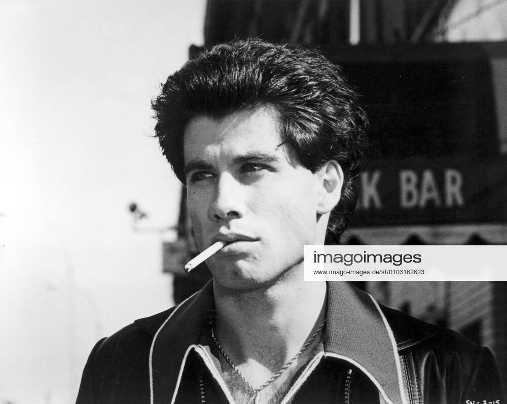 SATURDAY NIGHT FEVER JOHN TRAVOLTA Date: 1977. Strictly editorial use only in conjunction with the promotion of the film. Credit line mandatory. This image is copyright of the film company and is supplied under the terms of issue as film still. No commercial or book cover use permitted without prior consent from the film company. Mandatory credit line: Image courtesy Robert Stigwood Organization Paramount Pictures Ronald Gra