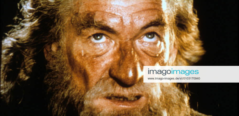 THE LORD OF THE RINGS: THE TWO TOWERS IAN MCKELLEN as Gandalf Date: 2002. Strictly editorial use only in conjunction with the promotion of the film. Credit line mandatory. This image is copyright of the film company and is supplied under the terms of issue as film still. No commercial or book cover use permitted without prior consent from the film company. Mandatory credit line: Image courtesy NEW LINE CINEMA LORD ZWEITE PRODUCTIONS DEUTSCHLAND FILMPR