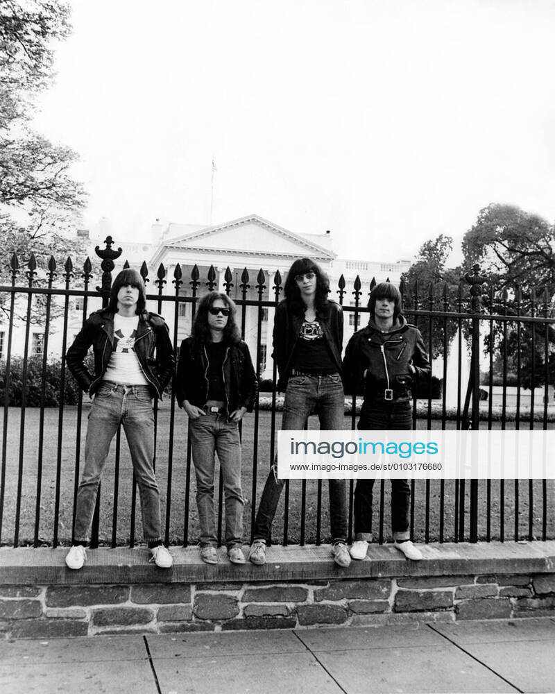 END OF THE CENTURY aka END OF THE CENTURY: THE STORY OF THE RAMONES THE RAMONES Date: 2003. Strictly editorial use only in conjunction with the promotion of the film. Credit line mandatory. This image is copyright of the film company and is supplied under the terms of issue as film still. No commercial or book cover use permitted without prior consent from the film company. Mandatory credit line: Image courtesy Chinagraph Gugat Films Kessel Brothers International Ronald Grant Archive Mary Evans