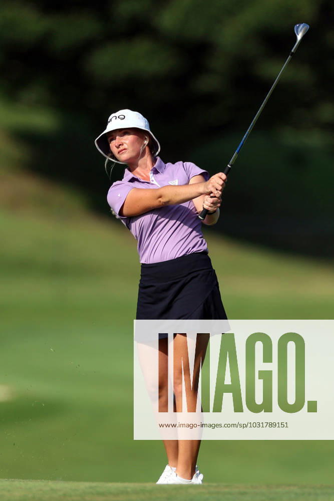 DANA Open Maddie Szeryk of London, Ontario chips onto the 9th green during the second round of the Dana Open golf tournament at Highland Meadows Golf Club in Sylvania, Ohio USA, on Friday, July 14, 2023. Sylvania Ohio United States