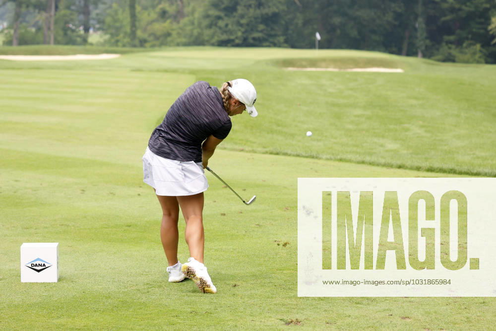 SYLVANIA, OH - JULY 15: Fifteen year old amateur golfer Mia Hammond plays her tee shot on the 14th hole during her final round of the Dana Open on July 16, 2023, at Highland Meadows Golf Club in Sylvania, Ohio. (Photo by Brian Spurlock Icon Sportswire) GOLF: JUL 15 LPGA, Golf Damen Dana Open Icon230716052
