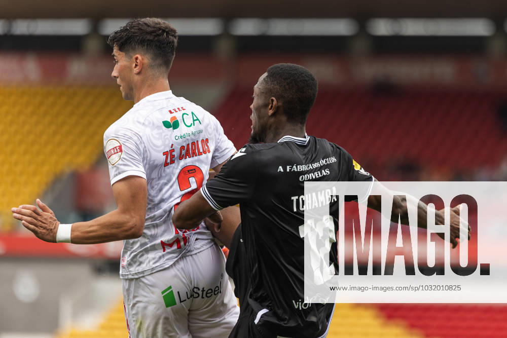 Duplexe Tchamba in a duel with Ze Carlos during Liga Portugal 2022 23 game between Gil Vicente FC and Casa Pia AC at Estadio Cidade De Barcelos, Vila Boa, Portugal. (Maciej Rogowski) Vila Boa Estadio Cidade de Barcelos Portugal