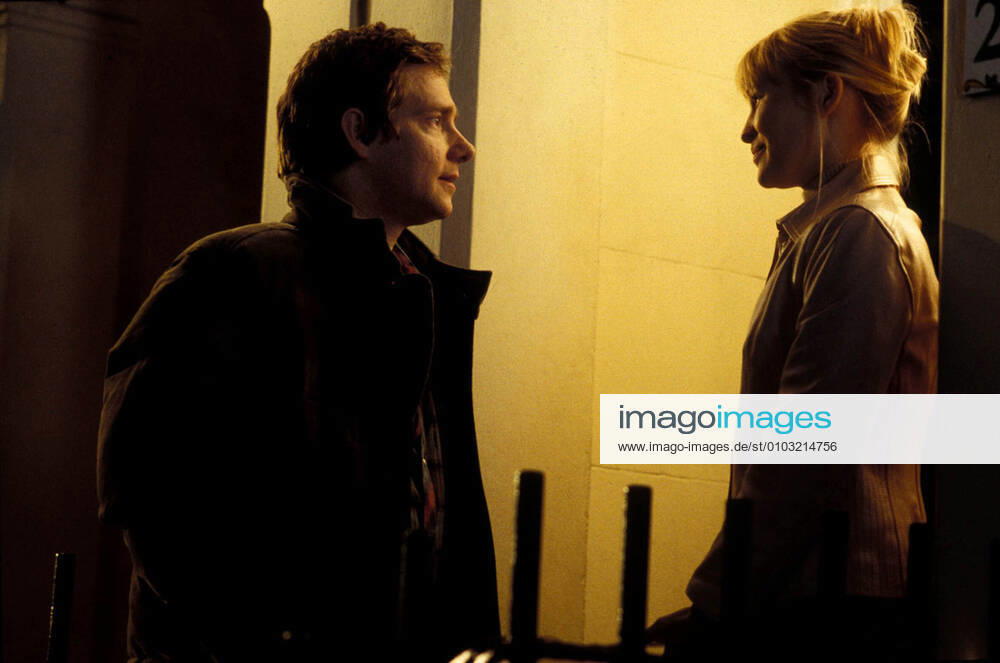 LOVE ACTUALLY MARTIN FREEMAN, JOANNA PAGE Date: 2003. Strictly editorial use only in conjunction with the promotion of the film. Credit line mandatory. This image is copyright of the film company and is supplied under the terms of issue as film still. No commercial or book cover use permitted without prior consent from the film company. Mandatory credit line: Image courtesy UNIVERSAL PICTURES Ronald Grant Archive Mary Evans