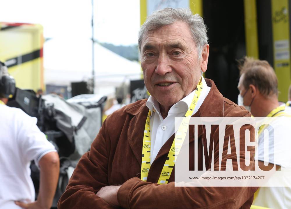 TDF JURA POLIGNY 2023 PHOTOPQR L ALSACE Jean-François FREY ; Poligny ; 21 07 2023 ; La légende du cyclisme Eddy Merckx lors de l arrivée de l étape du Tour de France à Poligny le 21 Juillet 2023. - TOUR DE FRANCE JULY 21, 2023 STAGE 19 MOIRANS EN MONTAGNE > POLIGNY Poligny Jura Franche-Comté France