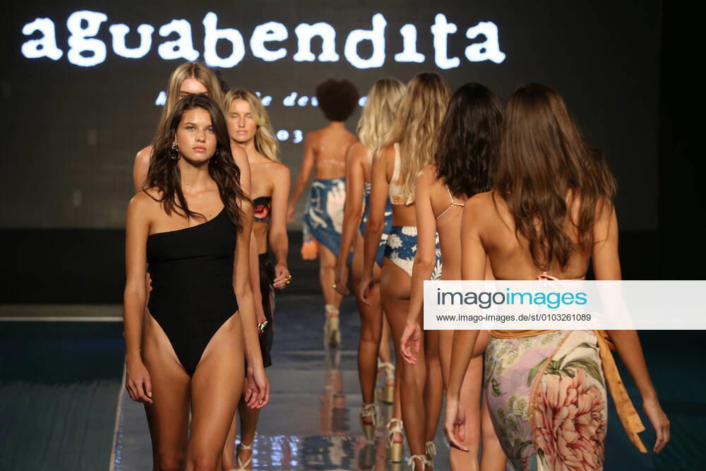 MIAMI, FLORIDA - AUGUST 21: (NEW YORK POST OUT) A model walks the runway during Agua Bendita Show - Paraiso Miami Beach 2020 on August 21, 2020 in Miami, Florida. ...People: Model Miami Beach United States Of America - ZUMAs214 20200821_zba_s214_078