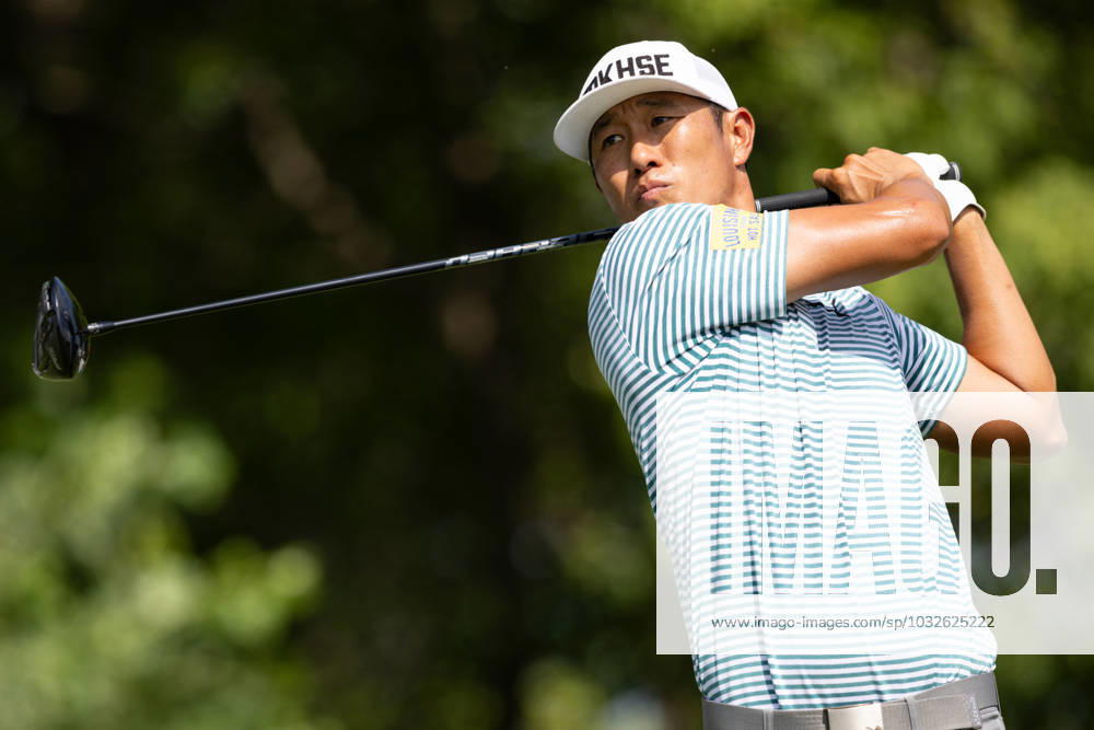 BLAINE, MN - JULY 27: James Hahn hits a tee shot on the eleventh hole during the first round of the 3M Open at TPC Twin Cities on July 27, 2023 in Blaine, Minnesota. (Photo by Bailey Hillesheim Icon Sportswire) GOLF: JUL 27 PGA, Golf Herren - 3M Open Round 1 Icon2307270263