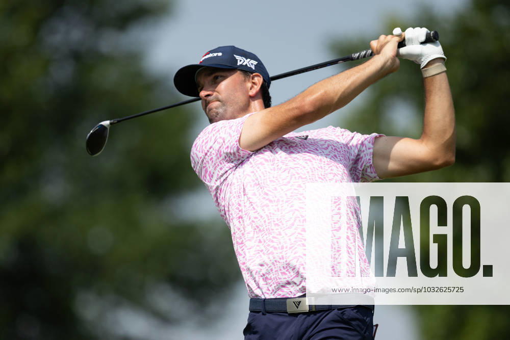 BLAINE, MN - JULY 27: Caleb VanArragon hits a tee shot on the tenth hole during the first round of the 3M Open at TPC Twin Cities on July 27, 2023 in Blaine, Minnesota. (Photo by Bailey Hillesheim Icon Sportswire) GOLF: JUL 27 PGA, Golf Herren - 3M Open Round 1 Icon2307270343
