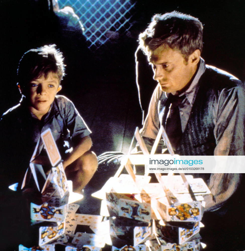 DIE BLECHTROMMEL aka THE TIN DRUM DAVID BENNENT, DANIEL OLBRYCHSKI Date: 1979. Strictly editorial use only in conjunction with the promotion of the film. Credit line mandatory. This image is copyright of the film company and is supplied under the terms of issue as film still. No commercial or book cover use permitted without prior consent from the film company. Mandatory credit line: Image courtesy ARGOS FILMS ARTEMIS PRODUCTIONS BIOSKOP FILMS FILM POL Ronald Grant Archive Mary Evans