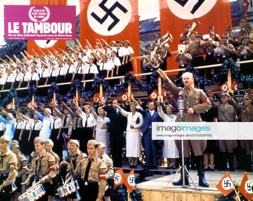 DIE BLECHTROMMEL aka THE TIN DRUM Date: 1979. Strictly editorial use only in conjunction with the promotion of the film. Credit line mandatory. This image is copyright of the film company and is supplied under the terms of issue as film still. No commercial or book cover use permitted without prior consent from the film company. Mandatory credit line: Image courtesy ARGOS FILMS ARTEMIS PRODUCTIONS BIOSKOP FILMS FILM POL Ronald Grant Archive Mary Evans