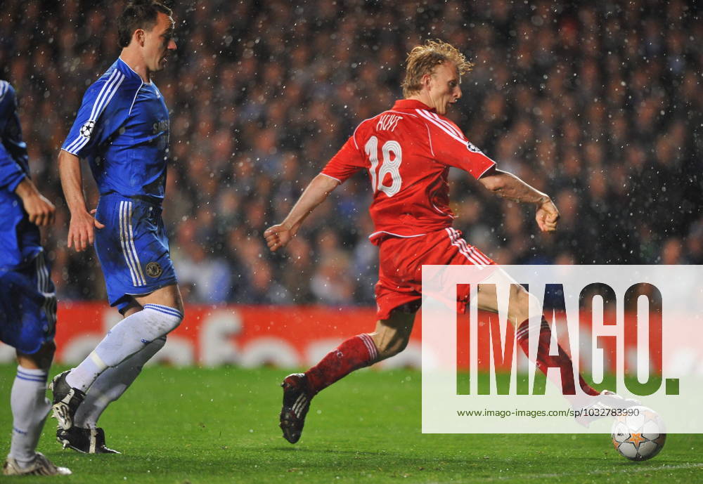 UEFA Champions League Soccer match, Semi Final, Chelsea vs Liverpool Liverpool s Dirk Kuyt during the UEFA Champions League Soccer match, Semi Final, Second Leg, Chelsea vs Liverpool at the Stamford Bridge in London, UK on April 30, 2008. Chelsea won 3-2. Chelsea reach his first Champions League final. Photo by Steeve McMay Cameleon ABACAPRESS.COM London -