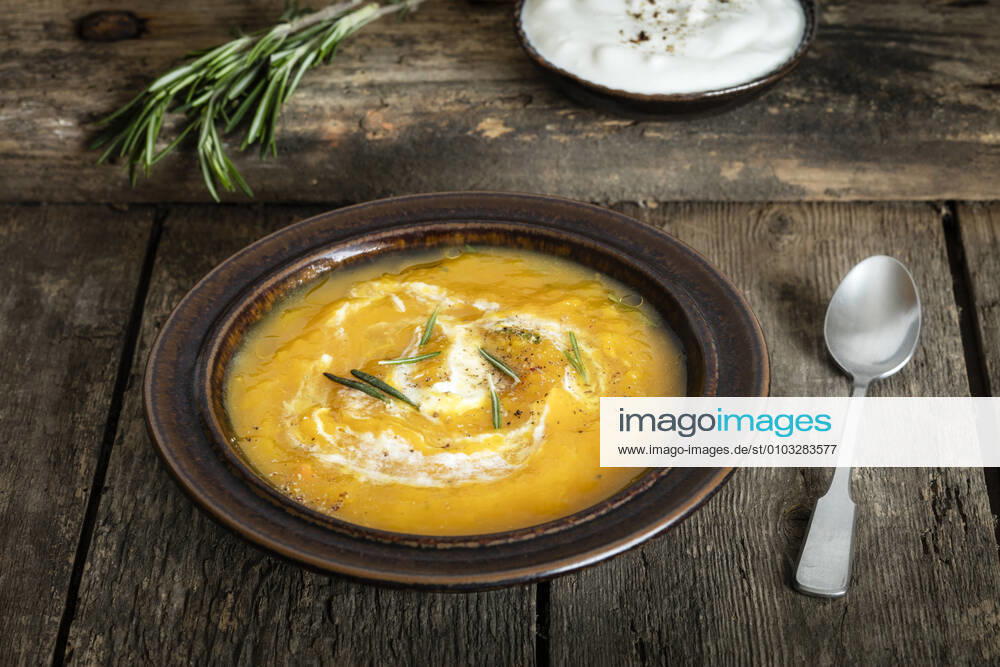 Pumpkin soup with goat cheese EVGF03631