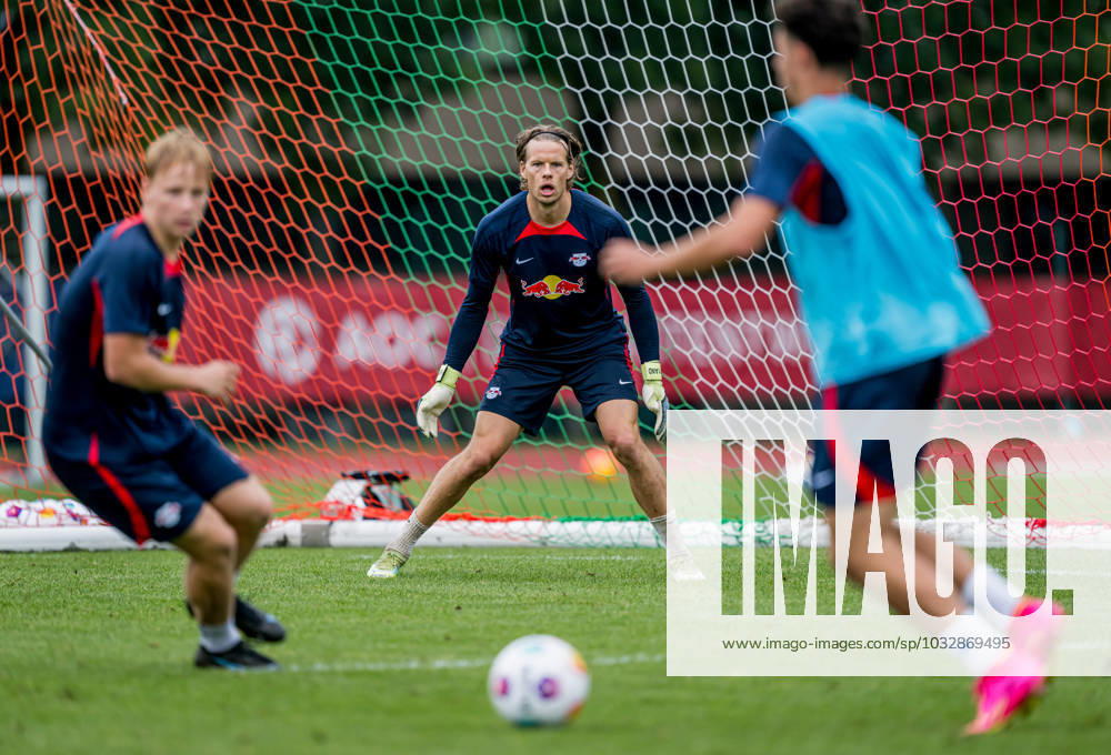 Leipzigs Oerjan Nyland beim Oeffentlichen Training. Trainingslager von RB Leipzig 24. Juli 2023. Sportplatz ASV Reischach, Riscone (Suedtirol Italien). Trainingslager RB Leipzig - Oeffentliches Training