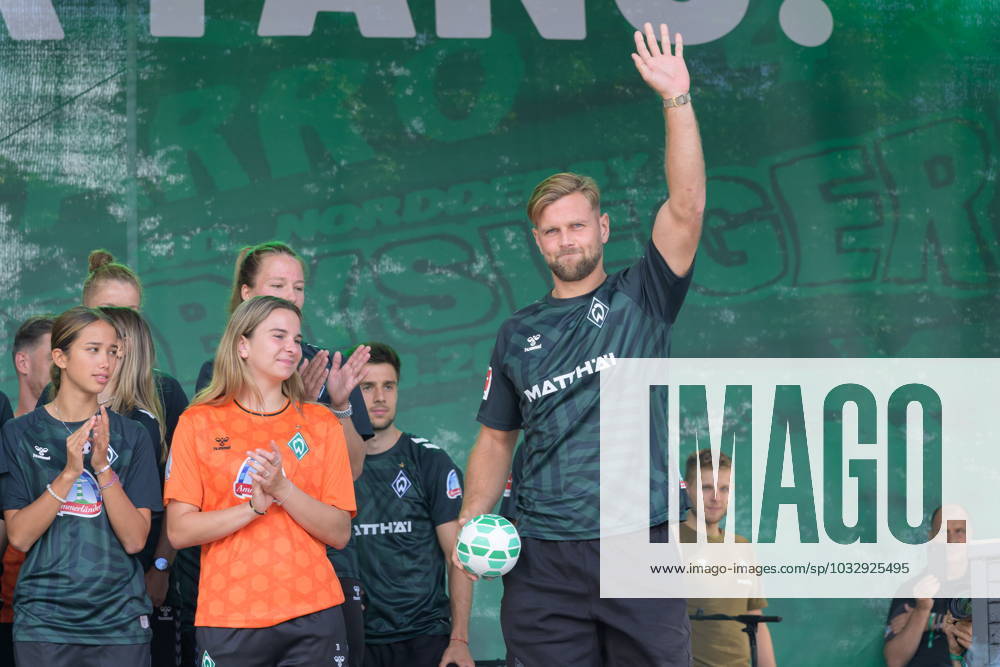 GER, 1. FBL, Tag der Fans Tach der Fans , SV Werder Bremen 06.08.2023, wohninvest Weserstadion, Bremen, GER, 1. FBL, Tag der Fans Tach der Fans , SV Werder Bremen im Bild Spielervorstellung auf der Bühne Niclas Füllkrug Fuellkrug (Werder Bremen 11);