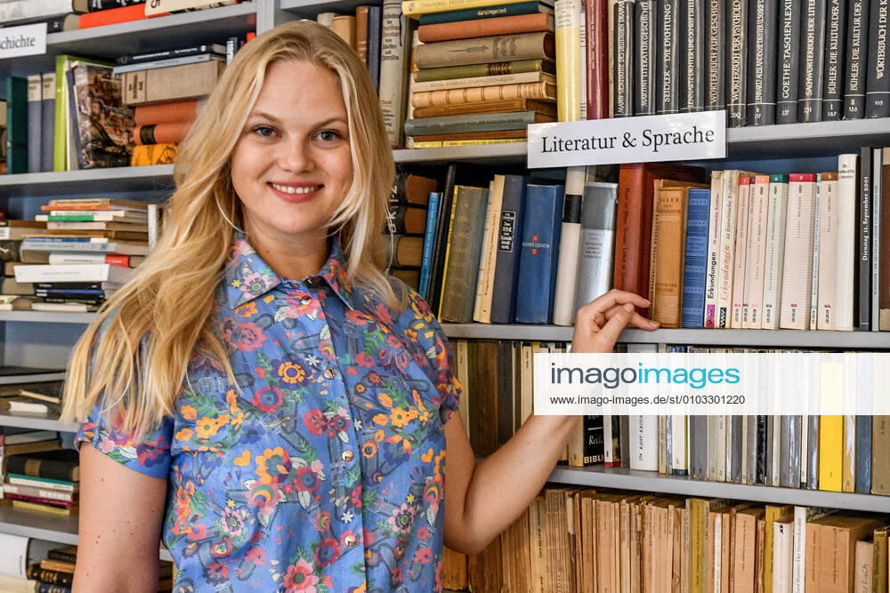 Anne-Sophie Monrad Anne-Sophie Monrad - Fashion Victim. Licht und Schatten des Modelbusiness Immer in Top Shape? Insiderblick eines Models Moderation: Stefanie Menschner Kultur: Haus Dacheröden in Erfurt 24. Erfurter Herbstlese 2020 des Erfurter Herbstlese e.V.