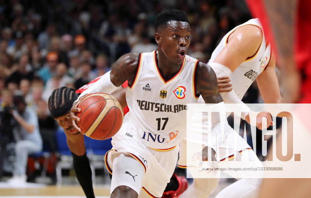 Dennis Schröder (GER) Aktion Oberkörper Basketball DBB Nationalmannschaft Herren Länderspiel Saison 2023 2024 09.08.2023 Deutschland GER vs Kanada CAN