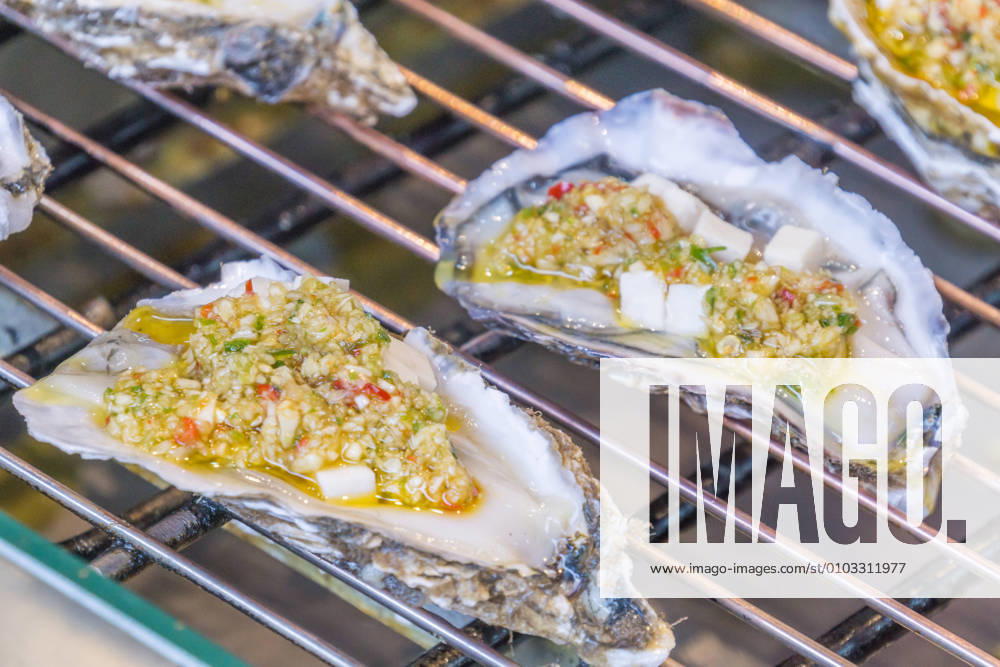 Chinese snack roasted oysters close-up 634041042441207871