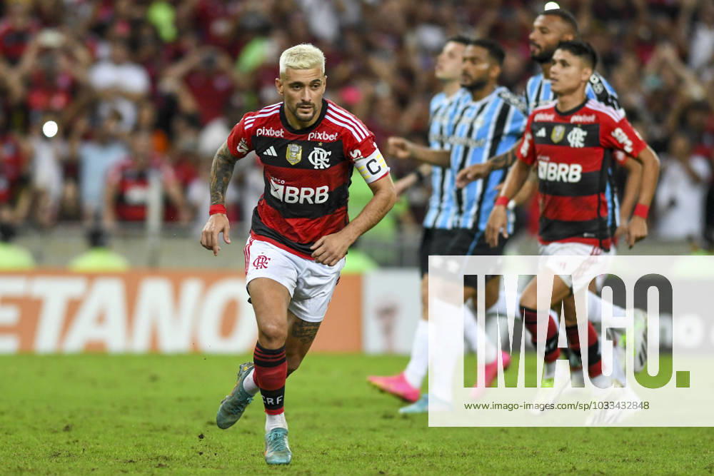 Flamengo x Grêmio RIO DE JANEIRO, RJ - 16.08.2023: FLAMENGO X GRÊMIO - De Arrascaeta celebrates a goal during Flamengo x Grêmio held at the Maracanã Stadium, for the second leg of the Copa do Brasil semi-final, this Wednesday night (16), in Rio de Janeiro, RJ. (Photo: Celso Pupo Fotoarena) x2419467x CelsoxPupo